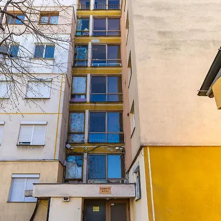 1-bedroom Flat With Balcony In By Flat Mаnager Lägenhet Plovdiv