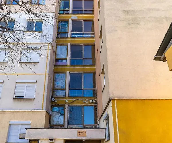 1-bedroom Flat With Balcony In By Flat Mаnager Lägenhet Plovdiv