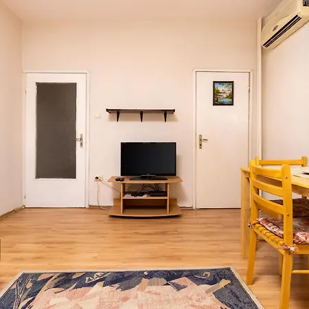 1-bedroom Flat With Balcony In By Flat Mаnager Apartment